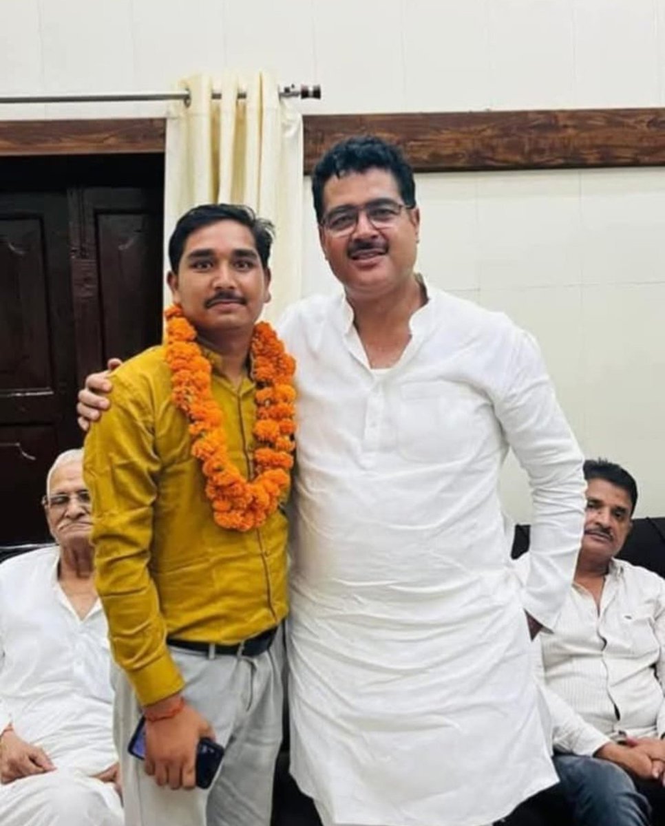 rpsmlagauriganj's tweet photo. महापुर सेवई, शाहगढ़ निवासी छोटे भाई श्री अखिलेश सिंह जी को जन्मदिन की हार्दिक बधाई एवं अनंत शुभकामनाएं। 

ईश्वर से प्रार्थना है कि आपको उत्तम स्वास्थ्य, दीर्घायु, सुख-समृद्धि एवं जीवन के प्रत्येक क्षेत्र में निरंतर सफलता प्रदान करें। आपका जीवन सदैव खुशियों, ऊर्जा और उपलब्धियों से परिपूर्ण रहे। आप इसी आत्मीयता और समर्पण के साथ निरंतर आगे बढ़ते रहें।
#HappyBirthday