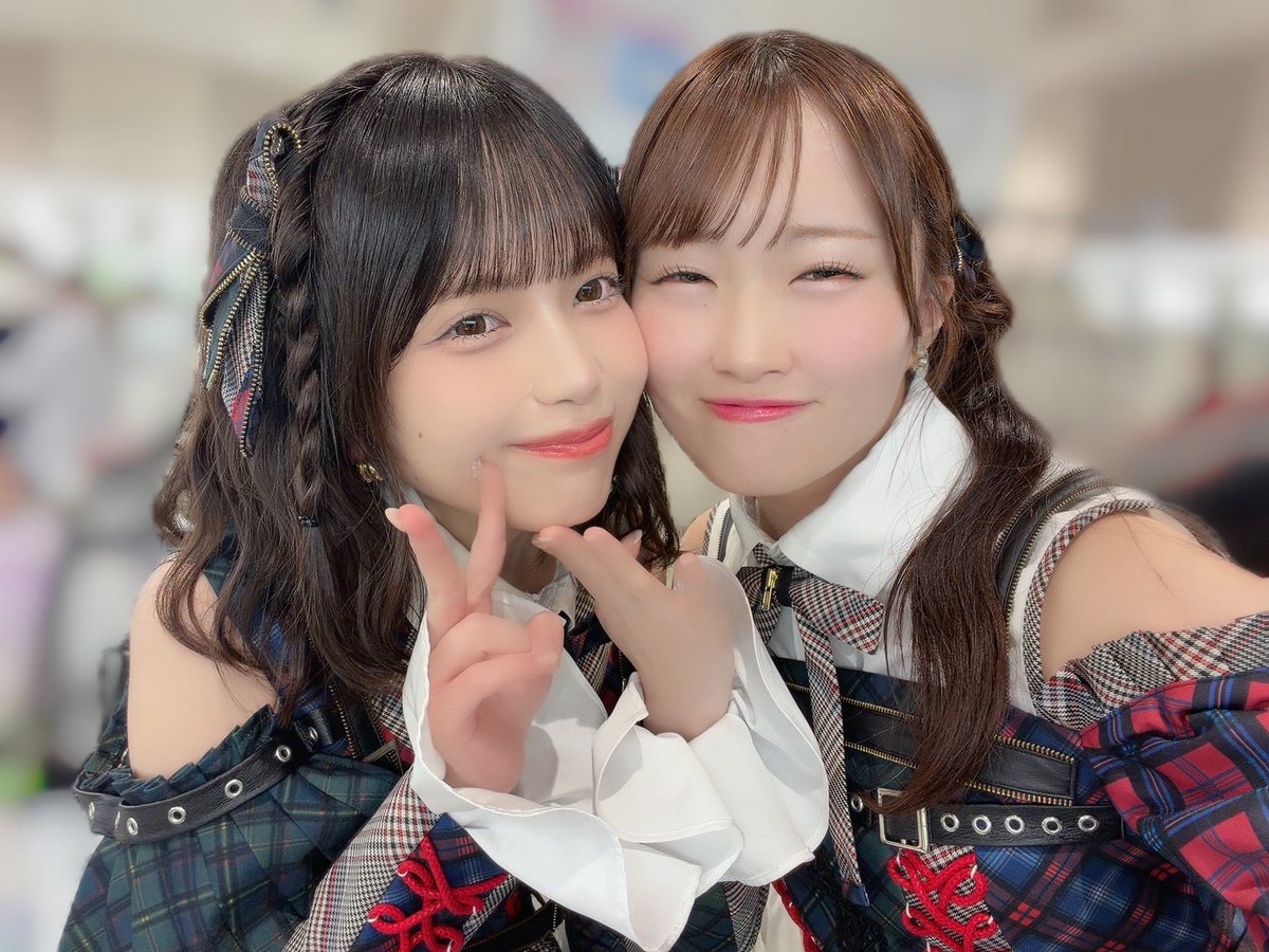 48Suzuha_16LOVE's tweet photo. 本日 「 ここからだ 」 公演
コンサート後 初めての公演やから
いーーっぱいきらめくよ〜🌟

コンサートで大きく歌って踊っていた分
今日は繊細さを意識して ､ 歌って踊ります 🫶🏻

さっき口笛吹いてたら褒めてくれたかわゆいちゃん 👶🏻 https://t.co/F5UF5UXSEl