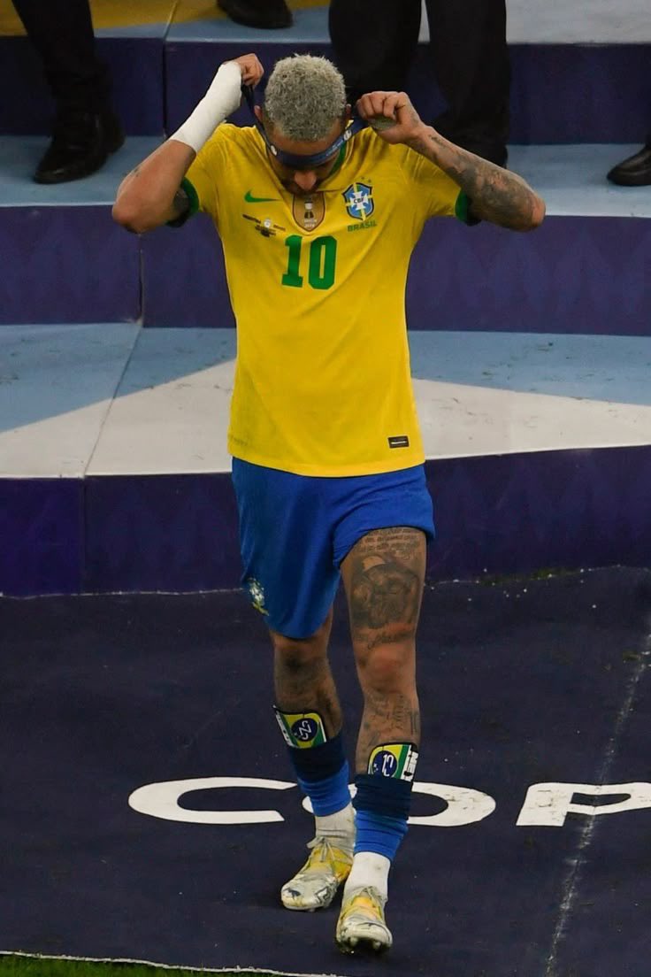 lisrny10's tweet photo. It was 90 minutes away from the Ballon d’or . 💔 https://t.co/DlN4YWkgyA