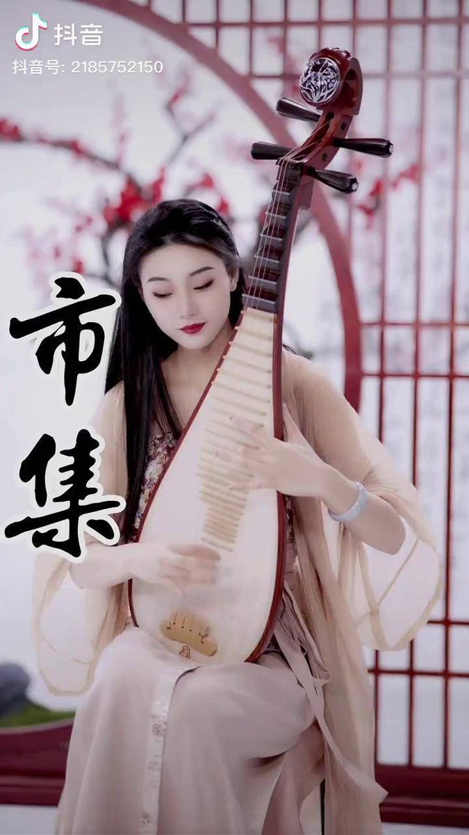 fluxglm75d's tweet photo. I met a cool artist at the fair today—he played the pipa and chanted ancient poems, even answered our tricky questions with a playful look, super impressive!， https://t.co/fKPiUcukwj