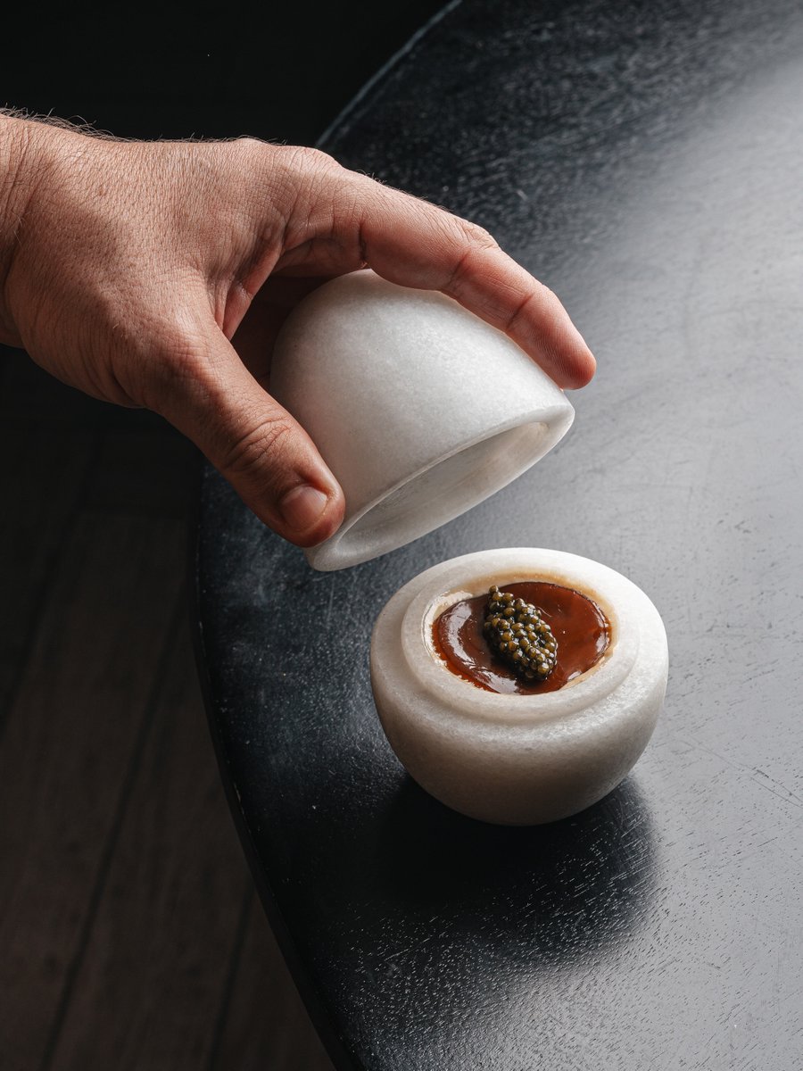 ancestral_res's tweet photo. Nuestro huevo sorpresa con setas de temporada, picadillo de jamón y coronado con caviar. 

📞 Reservas: 608 577 658 y https://t.co/CYlEBGSYnj

@finca_aleno @michelinguide #brasa #MichelinStar #restaurantesmadrid https://t.co/WLqsCwimag