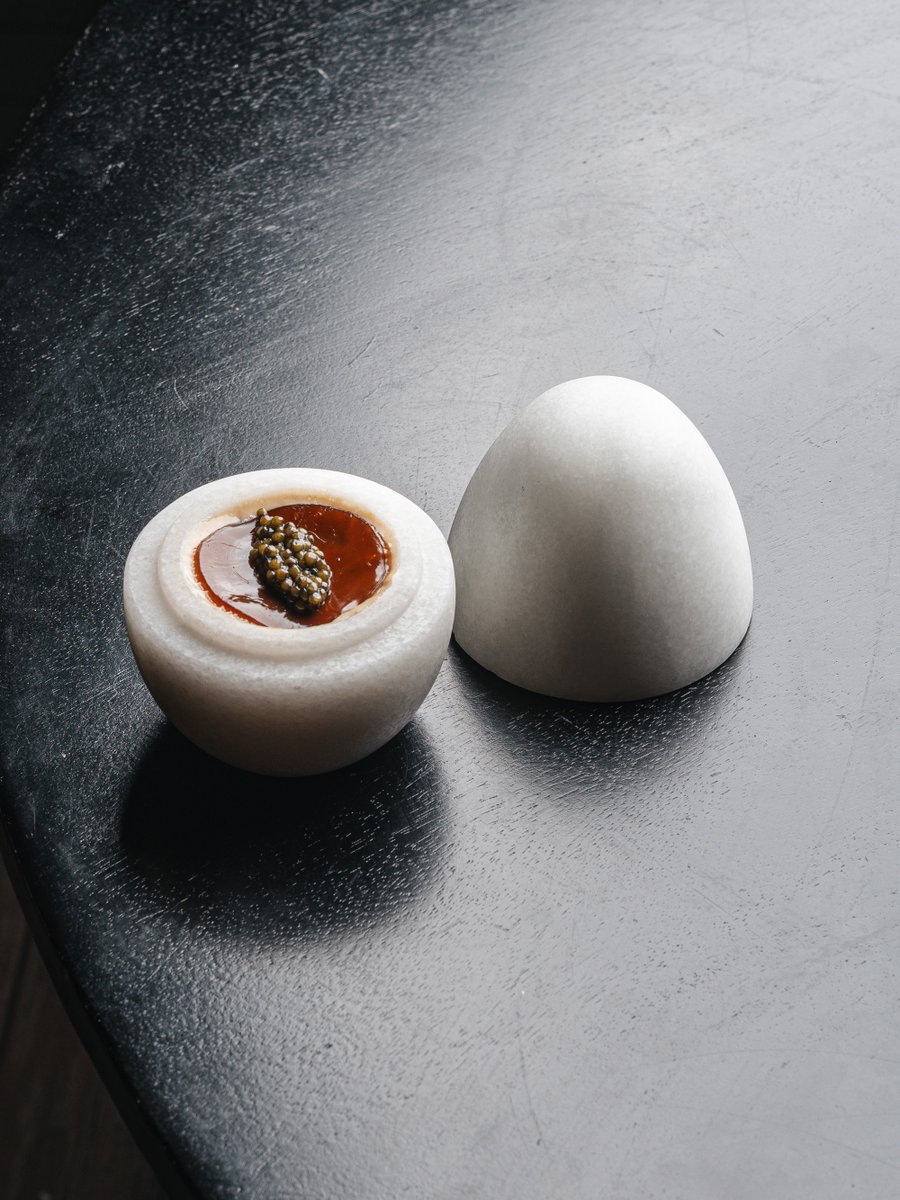 ancestral_res's tweet photo. Nuestro huevo sorpresa con setas de temporada, picadillo de jamón y coronado con caviar. 

📞 Reservas: 608 577 658 y https://t.co/CYlEBGSYnj

@finca_aleno @michelinguide #brasa #MichelinStar #restaurantesmadrid https://t.co/WLqsCwimag