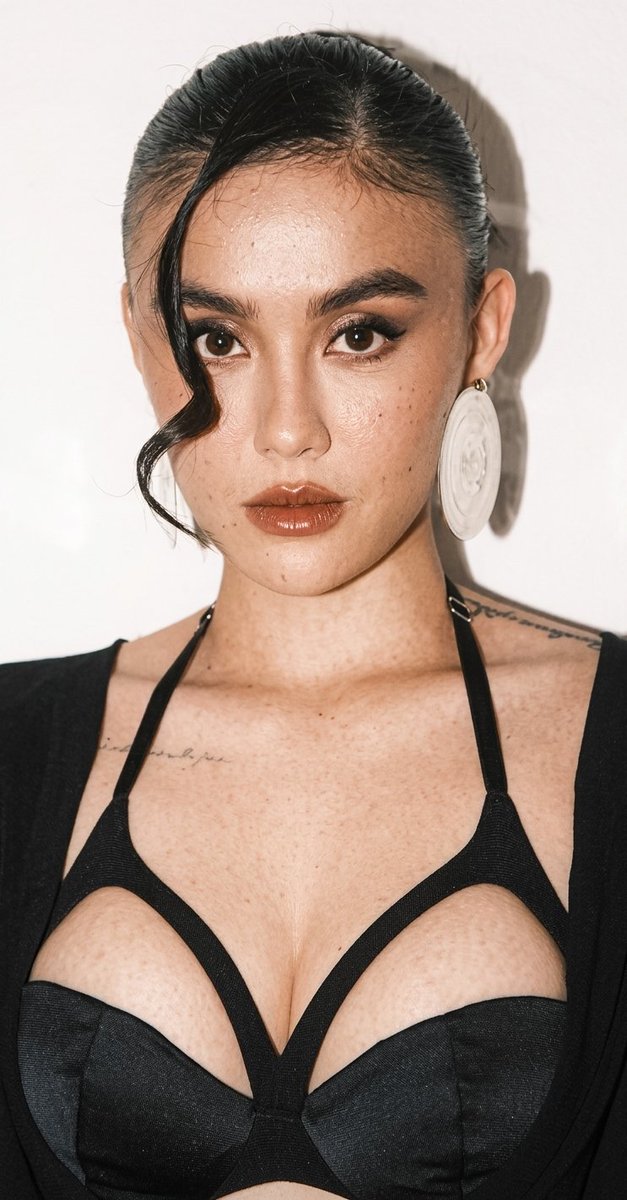 tansuuuw's tweet photo. Agnez Mo https://t.co/Wny2qjhNIO