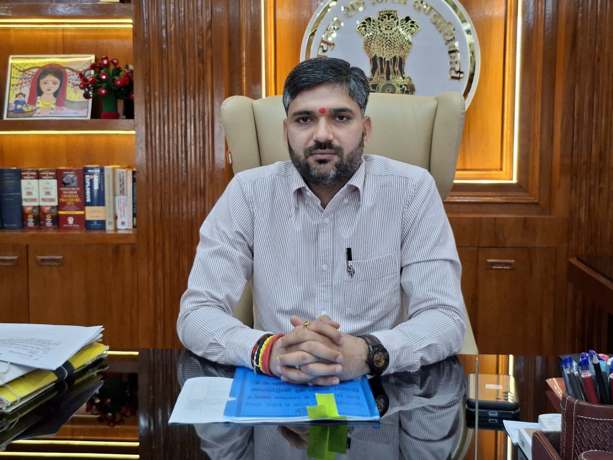 dcjamtara's tweet photo. आज कार्यालय प्रकोष्ठ में जिला विकास शाखा अंतर्गत संचालित कार्यों/योजनाओं की समीक्षा कर लंबित एसी डीसी विपत्रों के शीघ्र समायोजित करने के अलावा माननीय सांसद एवं विधायक निधि के तहत कार्यान्वित योजनाओं के अद्यतन प्रगति की समीक्षा करते हुए समयबद्धता एवं गुणवत्ता के साथ सभी योजनाओं को शीघ्र पूर्ण करने सहित विभिन्न बिंदुओं पर संबंधित अधिकारियों को आवश्यक दिशा निर्देश दिया।
@prdjharkhand 
@iprd_jamtara 
@AlokDubeyIAS