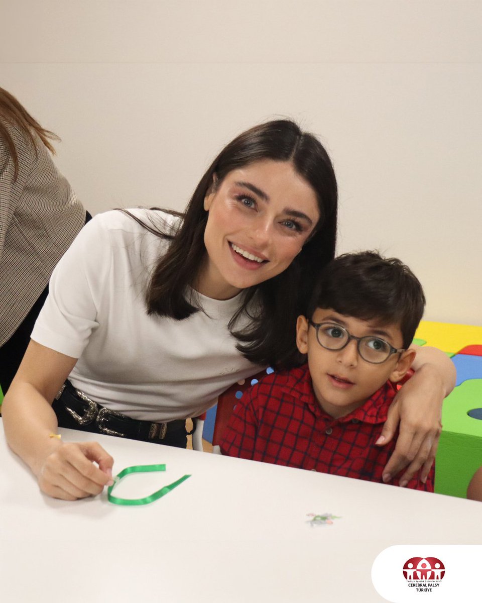 bestofaycaaysin's tweet photo. Cerebral Palsy Türkiye İnstagram Gönderisinden Ayça Ayşin Turan #AyçaAyşinTuran https://t.co/E3LEpL5LU2