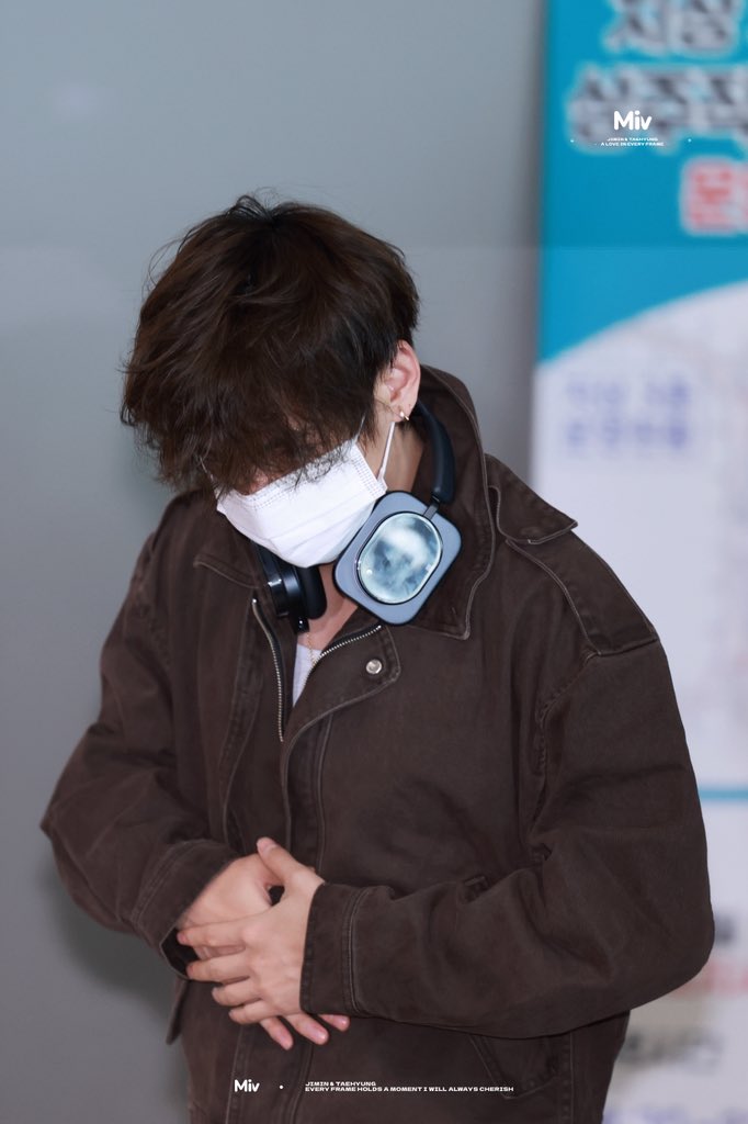 Miv_vm95's tweet photo. 260930 태형이🐻 ICN🛫
#태형 #뷔 #김태형 
#TAEHYUNG #V
#BTS #방탄소년단 https://t.co/JVethwNdME