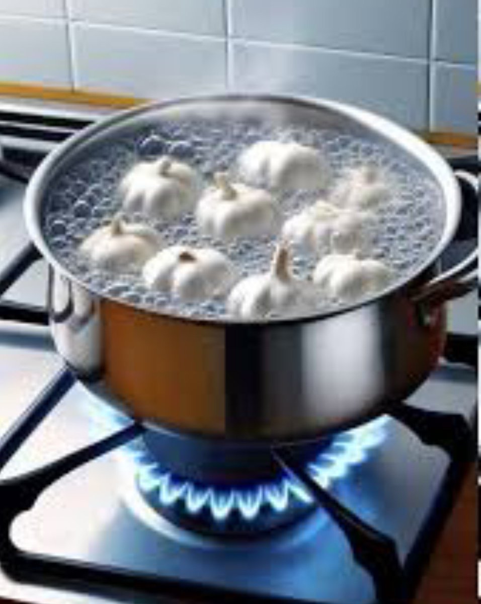Sainte_Hermine5's tweet photo. L'ail cru est un super-aliment puissant, mais il est souvent trop agressif pour l'estomac et laisse une haleine tenace. 

La solution méconnue ? L'ail bouilli. 

Voici 6 bienfaits prouvés sur votre corps :🧵 https://t.co/0pzIn863a1