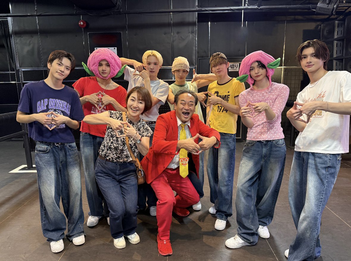 shogo_aida's tweet photo. アオエンが一瞬だけアカエンに‼️🤣
ライブも終演後の交流も最高だった‼️
優樹さん（YUJU）琉楓さん（RUKA）
雅久さん（GAKU）輝さん（HIKARU）
颯太さん（SOTA）京助さん（KYOSUKE）
礼央さん（REO）素敵なメンバーに出会えて
良かったよ！ありがとうみんな‼️🥹
#aoen #アオエン #aoen_青のはじまり https://t.co/XkOeFtZFlM