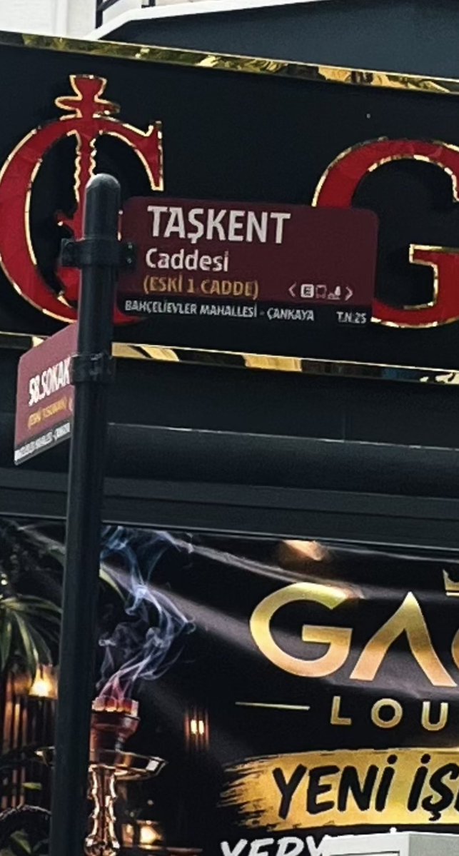 masteryodadkan's tweet photo. @cankayabelediye @mavimasa @ankarabbld corner burger, yaya kaldırımına çay ocağı ve varil koymuş geçişler engelleniyor lütfen ceza kesilsin defalarca uyarıldı https://t.co/2CRVlgetF8