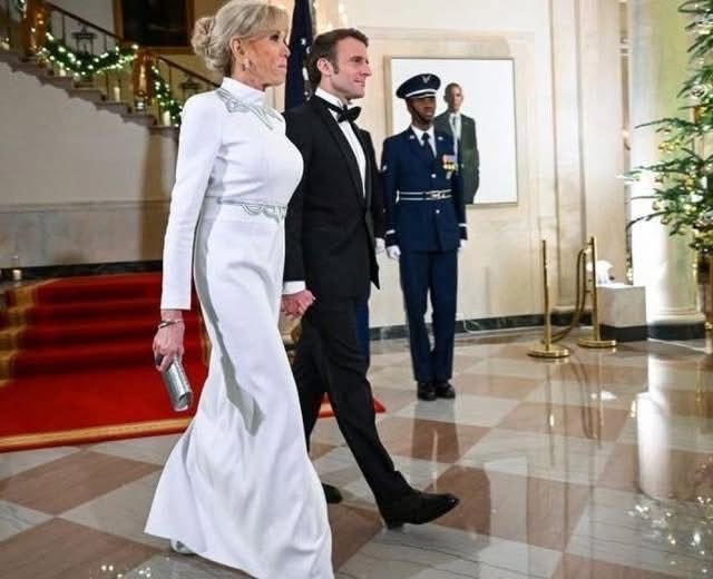 JulesT1150's tweet photo. La meuf, elle voit même plus sa teub. https://t.co/E4e9zhA3na