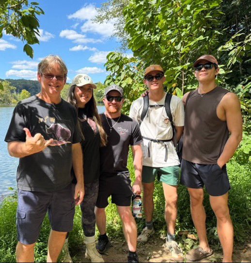 claireviosaa's tweet photo. JG + their greens 💚🌴🍃🌱🥹 

#JossGawin https://t.co/33LLT0aBEN