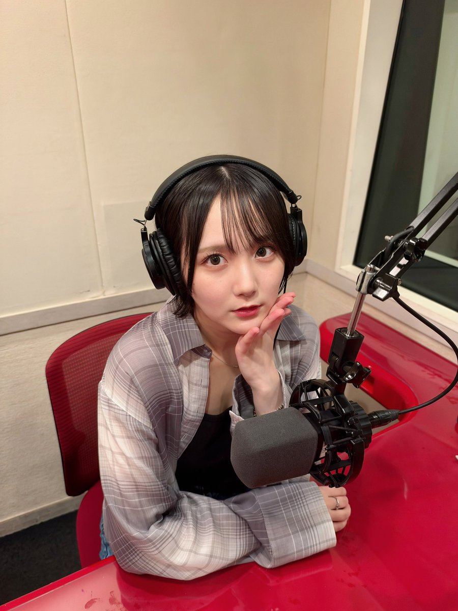 48manaka_16's tweet photo. お知らせ📢
FM FUJIに、新しい夜がはじまる。
#fmfuji  毎週水曜日 25-26時

新番組 
『Triangle Shakes』

DJ
#Newspeak   #愛来　#田口愛佳
音楽、カルチャー、そして
“いま気になること”を  
それぞれの感性でシェイクする  
エンタメ総合番組🎙️

3つの感性が、夜を揺らす。

#トラシェク https://t.co/14VKaxl4Zv
