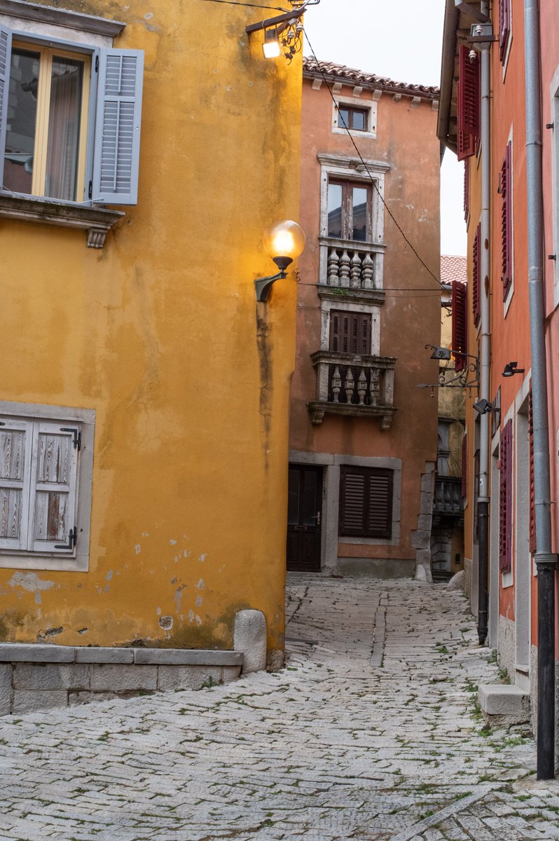BigGunsPhoto's tweet photo. First, we studied Venice — not as a single city, but as a civilization that left behind a system of traces.
The next question was a natural one: where else can this system be seen?

Photo by @MaltsevPhd https://t.co/wTaKE1li1D