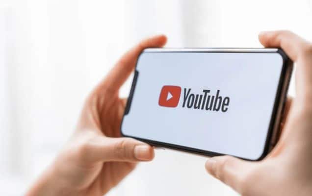 IndiaData_'s tweet photo. YouTube’s creator economy added Rs 18,000 crore to India’s GDP in 2025, supported 9.6 lakh jobs: Report https://t.co/9ra9ObywiZ