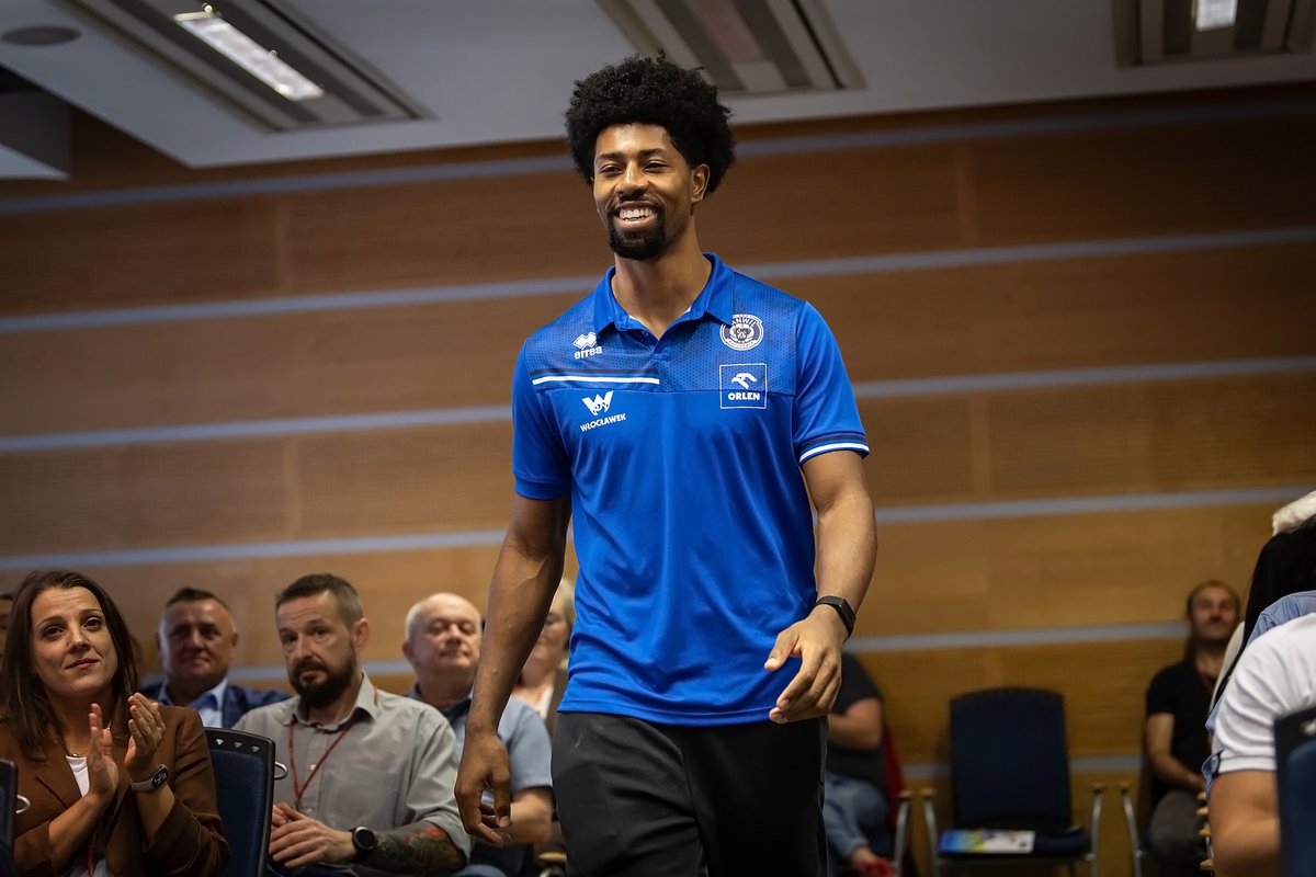Anwil_official's tweet photo. Podczas wczorajszego spotkania u naszego Sponsora Tytularnego @ANWIL_SA nie zabrakło uśmiechów 😊

Rzućcie okiem na galerię autorstwa @piotrkieplin 📸
Wszystkie zdjęcia ➡️ https://t.co/qN6E9yDGm0 
#plkpl https://t.co/2SrAXwrCDE