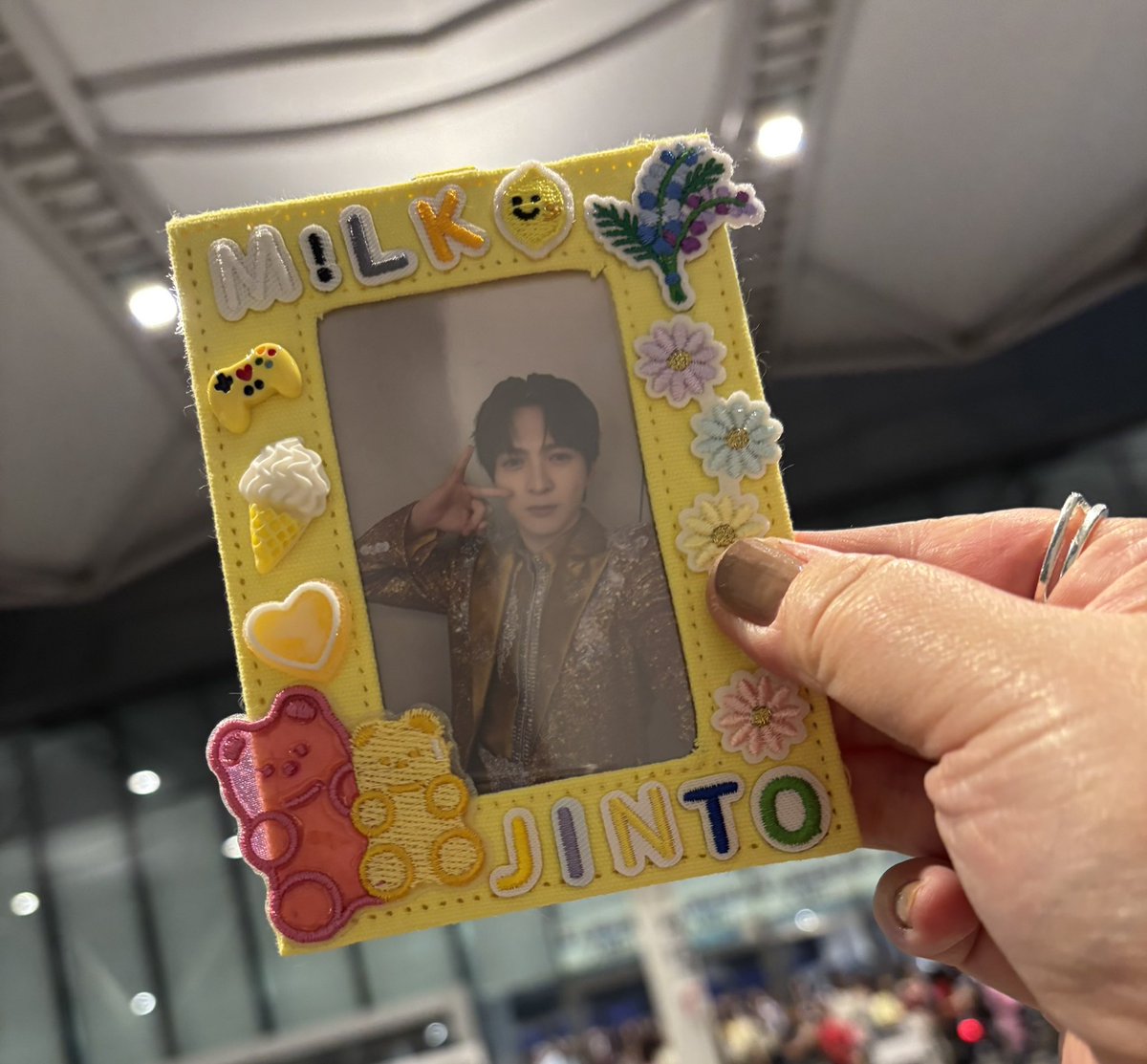 fymjinmyu's tweet photo. 2026.9.26  M!LK ARENA TOUR 2026-2027 シャカリキレボリューション
～マリンメッセ福岡B館～

初のM!LK行ってきました✨️会場が狭いのもあってめちゃくちゃ近くで見れて感動😭トロッコも通ってくれて😭いつもテレビで見てるアイドルの仁人くんを生で見れてさらに感動💛また次回も行けますように💫 https://t.co/2y2fZTQRO3