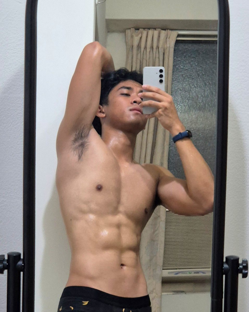 Dioo0______'s tweet photo. And the Biceptember ends here, but not with the progress.

Welcoming the Pectober.
Progress bareng yuk!

Cukup aneh, bulu ketek aing lebat sebelah 🤔 https://t.co/qSR1JewNMt
