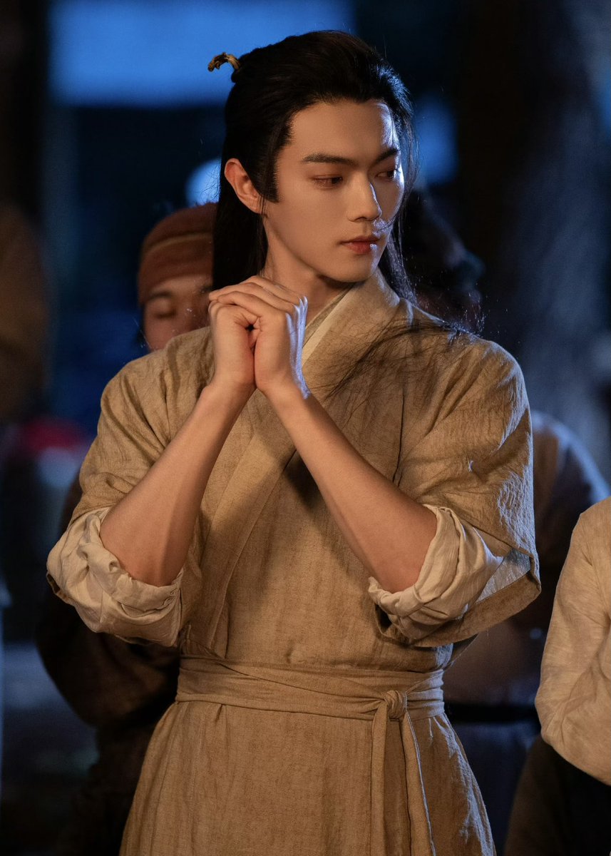 Lulingxukai's tweet photo. พี่เสิ่นรุ่นฉากขอพรแล้วแอบมองน้องชิงหยวนมาอยู่ฉากจบจริงด้วย แพ้พี่เสิ่นรุ่นตอนปล่อยผม หล่อตาหวานมากค่ะพี่

#คมวสันต์ซ่อนรัก #สวีข่าย #XuKai 𓐐⋆˚ https://t.co/g39UMqddzr