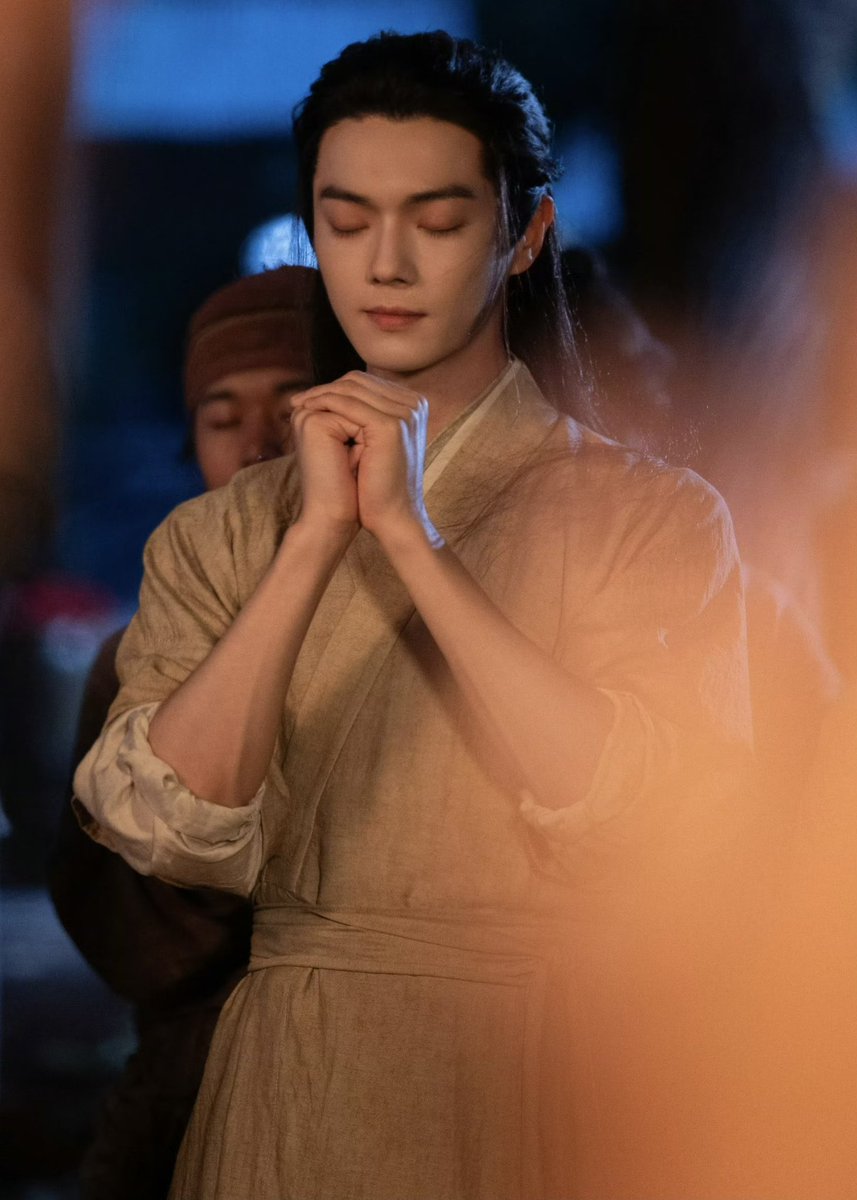Lulingxukai's tweet photo. พี่เสิ่นรุ่นฉากขอพรแล้วแอบมองน้องชิงหยวนมาอยู่ฉากจบจริงด้วย แพ้พี่เสิ่นรุ่นตอนปล่อยผม หล่อตาหวานมากค่ะพี่

#คมวสันต์ซ่อนรัก #สวีข่าย #XuKai 𓐐⋆˚ https://t.co/g39UMqddzr