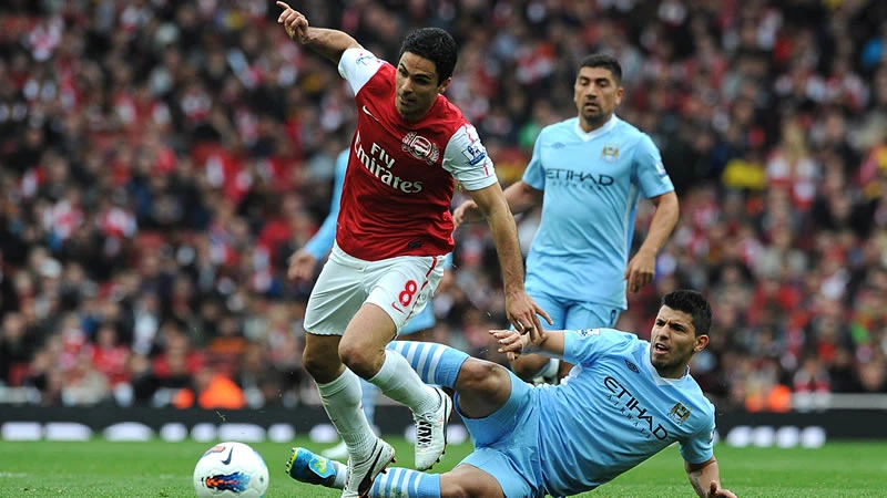 HighburyCentral's tweet photo. One question, Arsenal fans. 👀

If Manchester City’s financial breaches covered 2009/10 to 2017/18…

How many trophies would Arsenal have won without them?🏆

Be honest. 🔴⚪️

#Arsenal #AFC #PremierLeague #PL https://t.co/XJBkzRNaSw