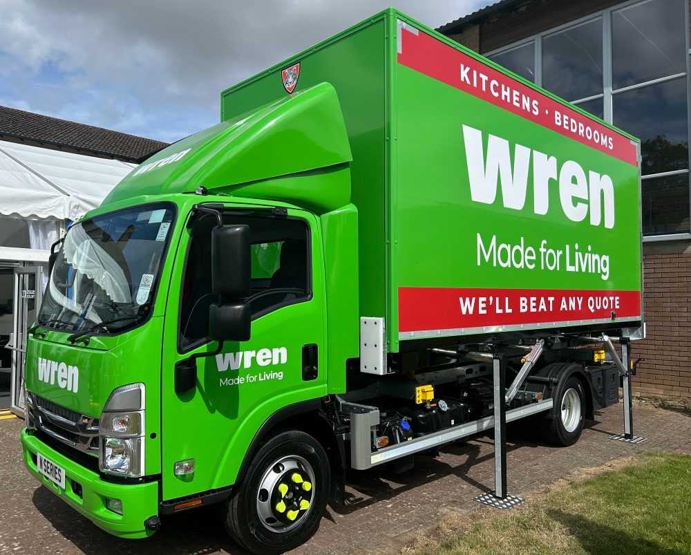 Comm_Motor's tweet photo. Wren Kitchens and Bedrooms has taken delivery of the first 20 of an order for 70 Isuzu N75.190(E) 7.5-tonners, its largest single order from the manufacturer. READ MORE 👉 https://t.co/hxOh9K1SC5

#CommercialMotor https://t.co/osUTEa1xFy