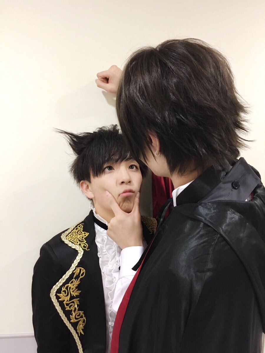 luzabsarchive's tweet photo. 10年前の本日、luzが出演した「ETAハロウィンパーティ」が開催されました🎃

この日のluzの衣装は、執事ヴァンパイア🧛‍♂️

レポート
https://t.co/izn7XAyTB3 https://t.co/yoL5a60A0M