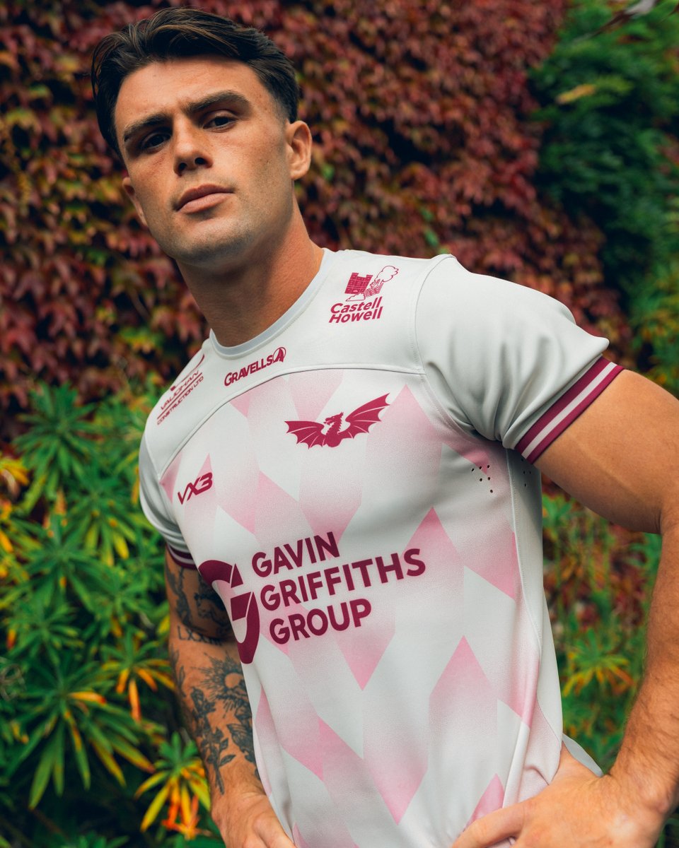 VX3apparel's tweet photo. Beauty is in the details. 

Take a closer look at the new @scarlets_rugby 26/27 Third kit. 
---
Shop now: https://t.co/CyvSNB56Jc
--- 
#VX3 | #Scarlets | #EquippedToConquer https://t.co/AxWeHDPRlY