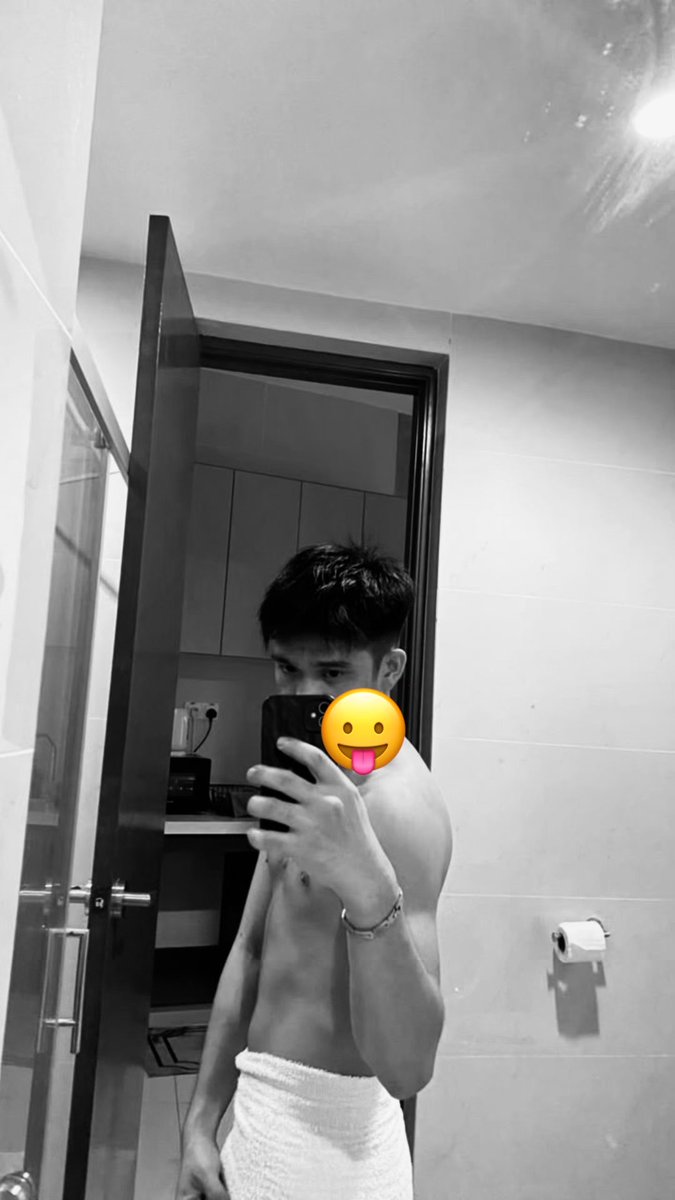wakeupryann1's tweet photo. apa yang sejuk sangat jb ni ek https://t.co/l16GFlcI4M