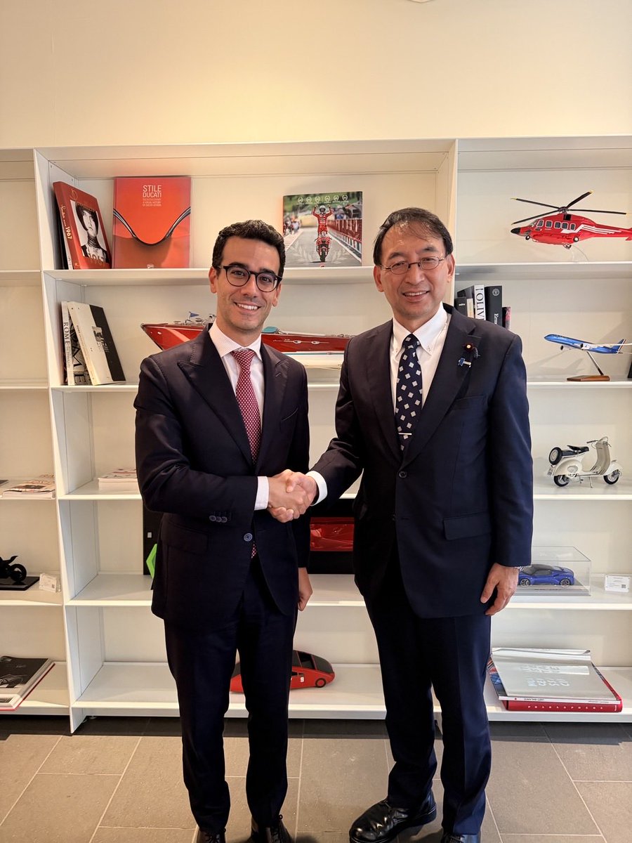 nishizono_katsu's tweet photo. 【イタリア大使館訪問】

本日、イタリア大使館を訪問し、アンドレア・デグソス一等書記官と面談させていただきました。

災害対応におけるイタリアの取り組みについて学ばせていただくとともに、日伊両国の人的交流をめぐる課題など、幅広いテーマについて意見交換をさせていただきました。

来年1月に��、イタリアの国会議員団が来日される予定とのことです。微力ではございますが、今後も議員外交を通じて交流を深め、日伊両国のさらなる関係強化に努めてまいります。

#イタリア大使館
#議員外交
