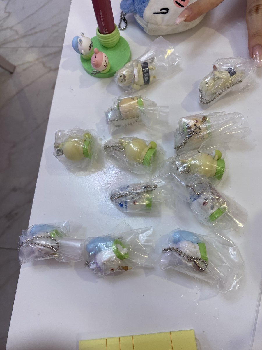 zenzai_san's tweet photo. 12回ガチャ回してちいかわ0個😭 https://t.co/DFqVEAei0d