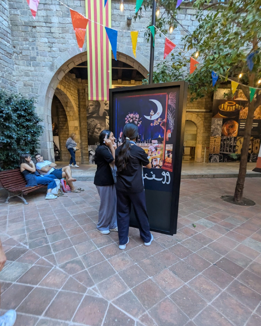 casalinfants's tweet photo. 🎊Si a l'estiu vam organitzar la nostra festa major, aquest setembre hem viscut de ple la Mercè!

Entre les activitats culturals que oferia la ciutat, adolescents de @cinfants_raval van visitar l'exposició 'Moltes Mercès. Els cartells de la Festa Major' i el Palau de la Virreina. https://t.co/SEZnu3MDSt
