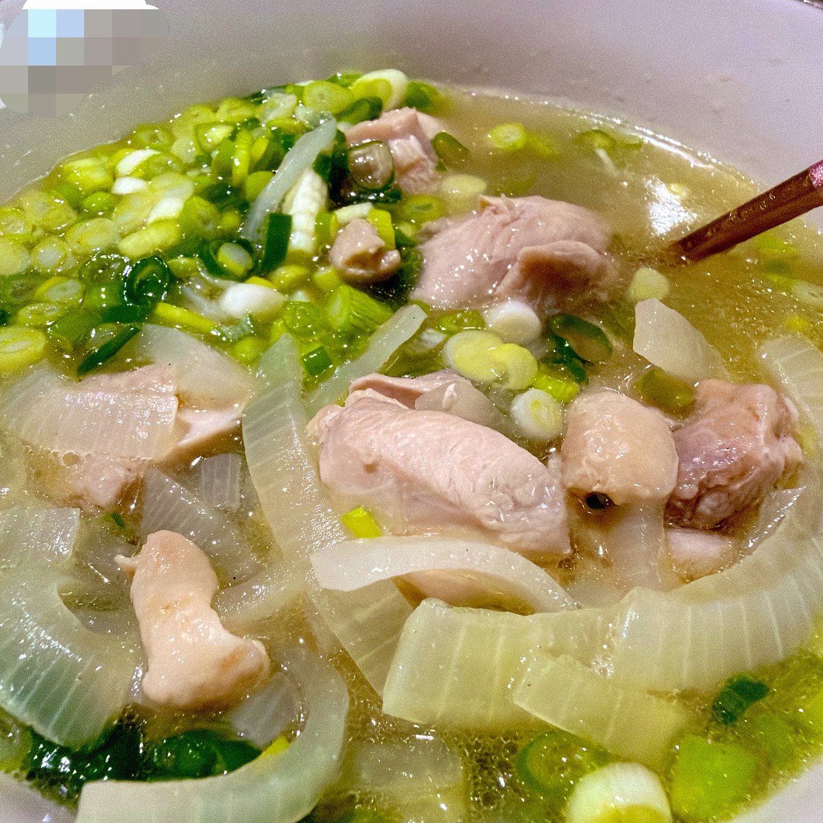 CygnusXDFP's tweet photo. 【直播請假公告】
目前聲音稍微恢復了一點，但還是很沙啞
有從咕嚕變回人類了（？）
思考了一下決定今晚直播還是先休息
多休息看能不能盡快恢復健康😭🫴

BTW下午煮了一碗蔥雞湯給自己
喝完之後舒服蠻多的
蔥雞湯萬歲😭🫴 https://t.co/wIoFXjEpFR