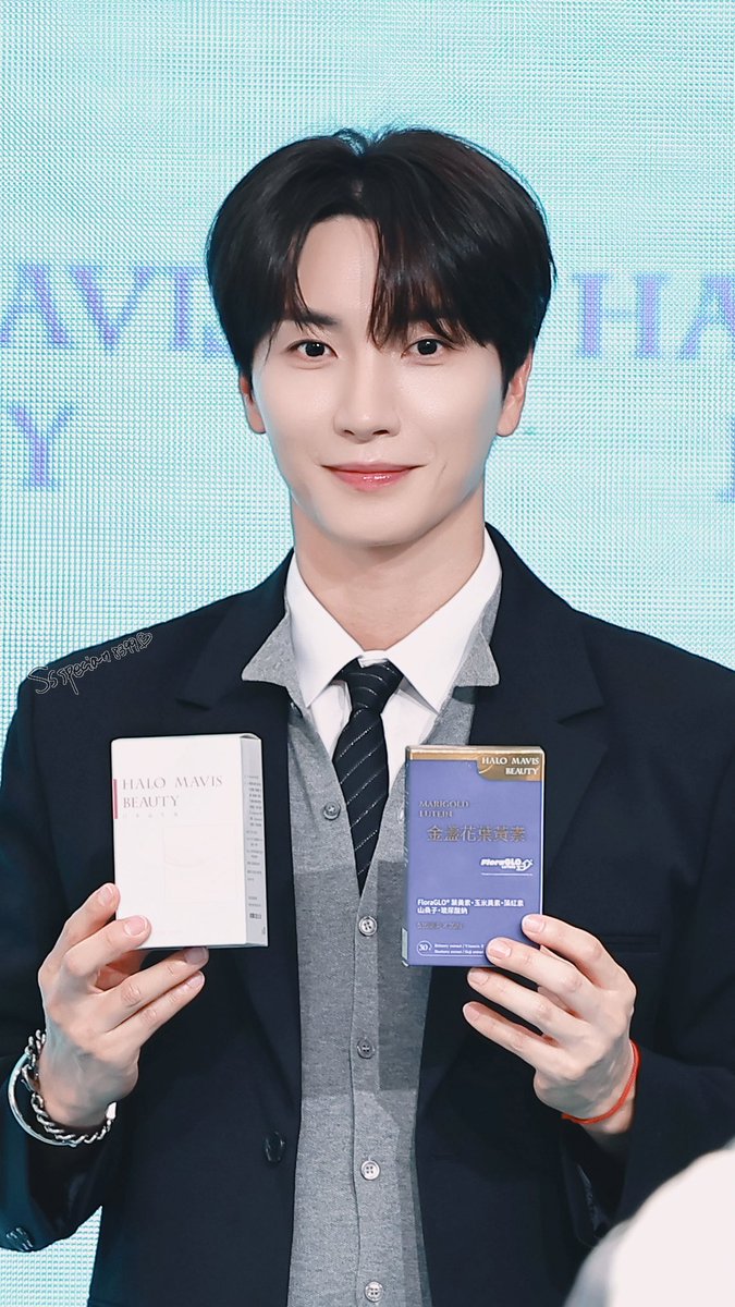 Ssspecial1004's tweet photo. 260930 Halo Mavis 기자회

오리도 모델 할 수 있지! 🐥
@special1004
#leeteuk #이특 #박정수  
#83line #superjunior83z  
#superjunior #슈퍼주니어 https://t.co/W0cOpcCpPP
