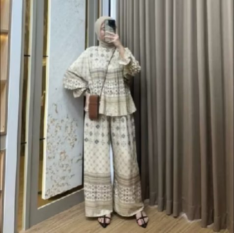 melodihani's tweet photo. Sekarang kalo keluar rumah tu gamau bingung  pake outfit yg ribet2, pgn yg simple satset aja. Kaya one set ini, nyaman dipake adem bahan nya rayon halus, tapi tetep cakep krna motifnya cantik2😍💗 https://t.co/6JSqdYzvuM