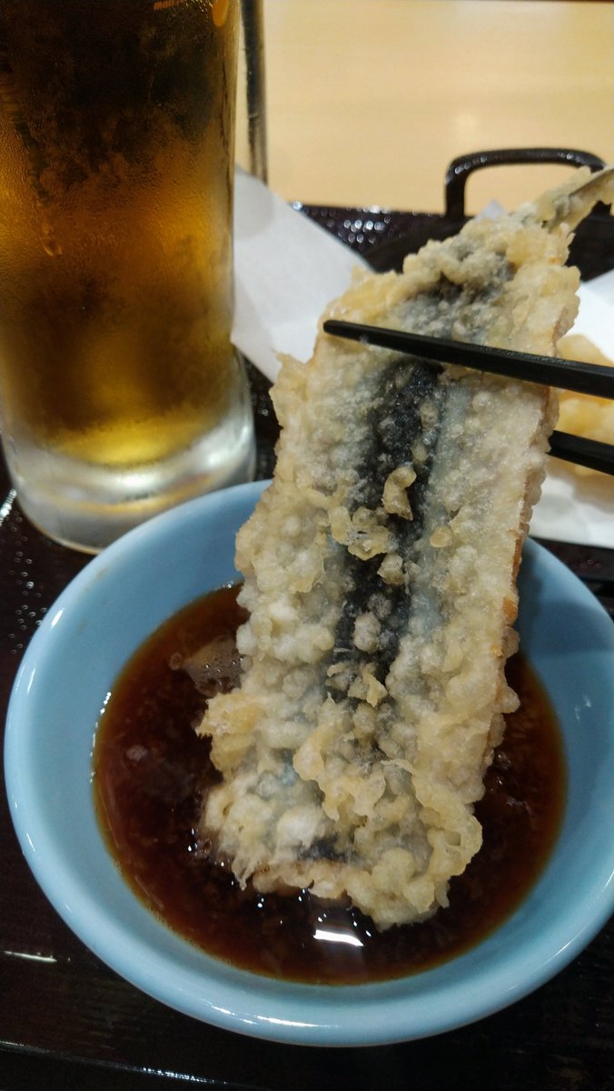 moni_manma's tweet photo. ちょいのみ秋の生ビールセットッす✌
わたしは秋刀魚天に惹かれましてッす✨️
てんやッす✨️ https://t.co/2NQmbR6aiU