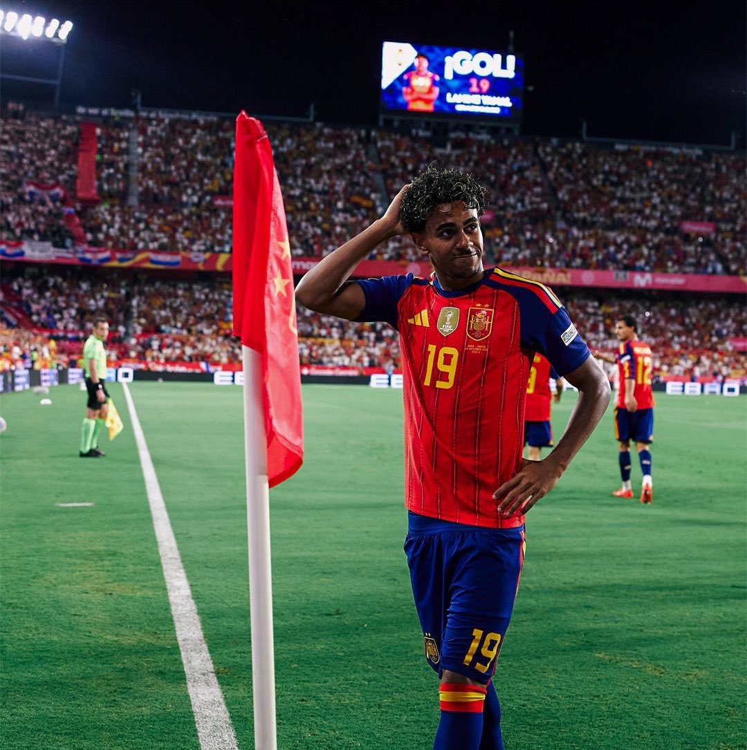 BarcaStats__'s tweet photo. 💎🇪🇸 Lamine Yamal a besoin de 3 buts pour atteindre les 70 buts en carrière.

Il a aussi besoin de 7 passes décisives pour atteindre les 70. 🎯

19 ans. 🤯🤯 https://t.co/ZgZRwPzjcQ