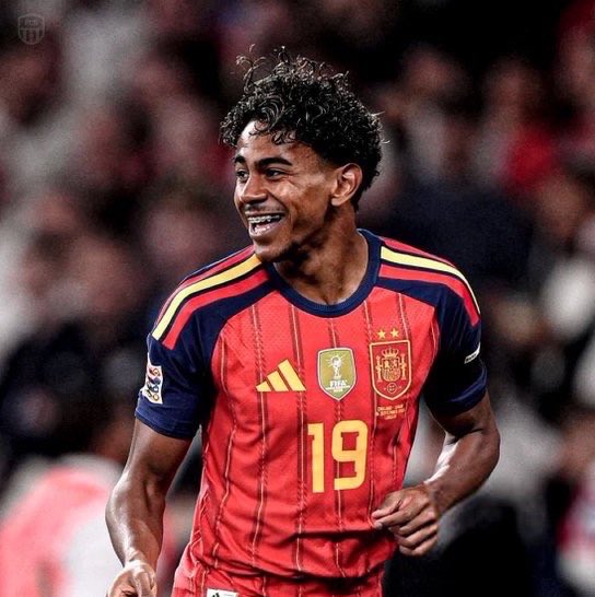 BarcaStats__'s tweet photo. 💎🇪🇸 Lamine Yamal a besoin de 3 buts pour atteindre les 70 buts en carrière.

Il a aussi besoin de 7 passes décisives pour atteindre les 70. 🎯

19 ans. 🤯🤯 https://t.co/ZgZRwPzjcQ