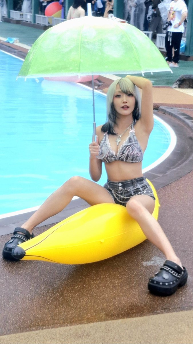 wachacha_lili's tweet photo. それでは聞いてください
深い意味は無いけどバナナが好き🍌
byにっぽんワチャチャ

 #近代麻雀水着祭2026 
 #いかなきゃキンマー https://t.co/n2vKOoISxl