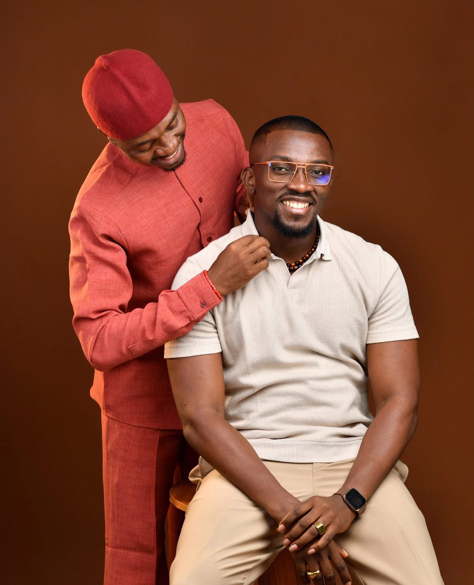 twtsbyfinewine's tweet photo. I think this photo is really clean 

Men would you recreate this with your best friend? https://t.co/LOECQ8XFQw