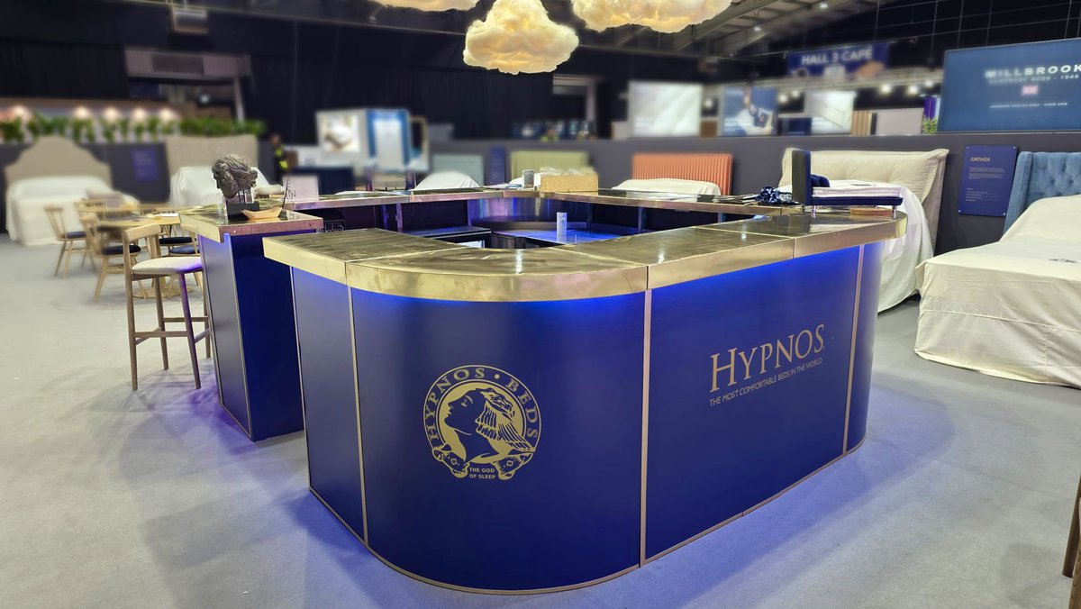 RhinoMobileBar's tweet photo. RHINO can set up a mobile bar anywhere - even in a showroom full of beds! 🛌☁️
.
🔹Mobile bar EXAMPLE 22
🔹Brass Tops
🔹Finish - Fullprint on individual panels
.
🔎Visit our website for more 👉🏻 https://t.co/gZyBx4C6hY
#bar #mobilebar #cocktails #bartender #drinks https://t.co/D4wVQ3dVxq