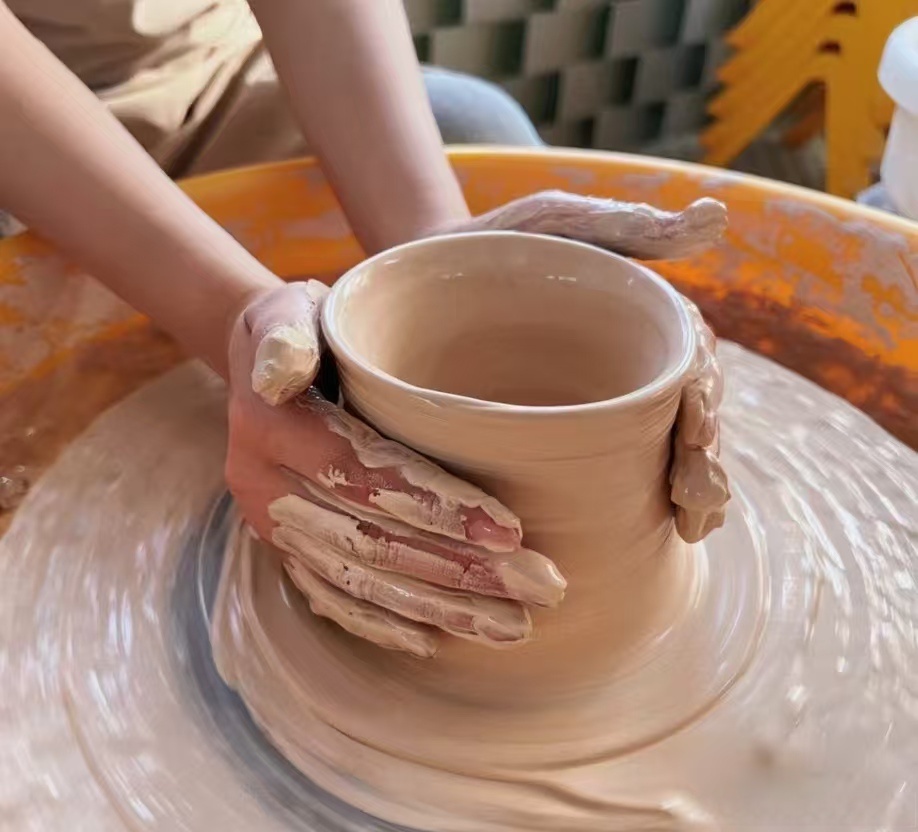 mox_wz58553's tweet photo. Who knew a wild coffee u0026 pottery day could hit this different https://t.co/IUB6wAOOFZ