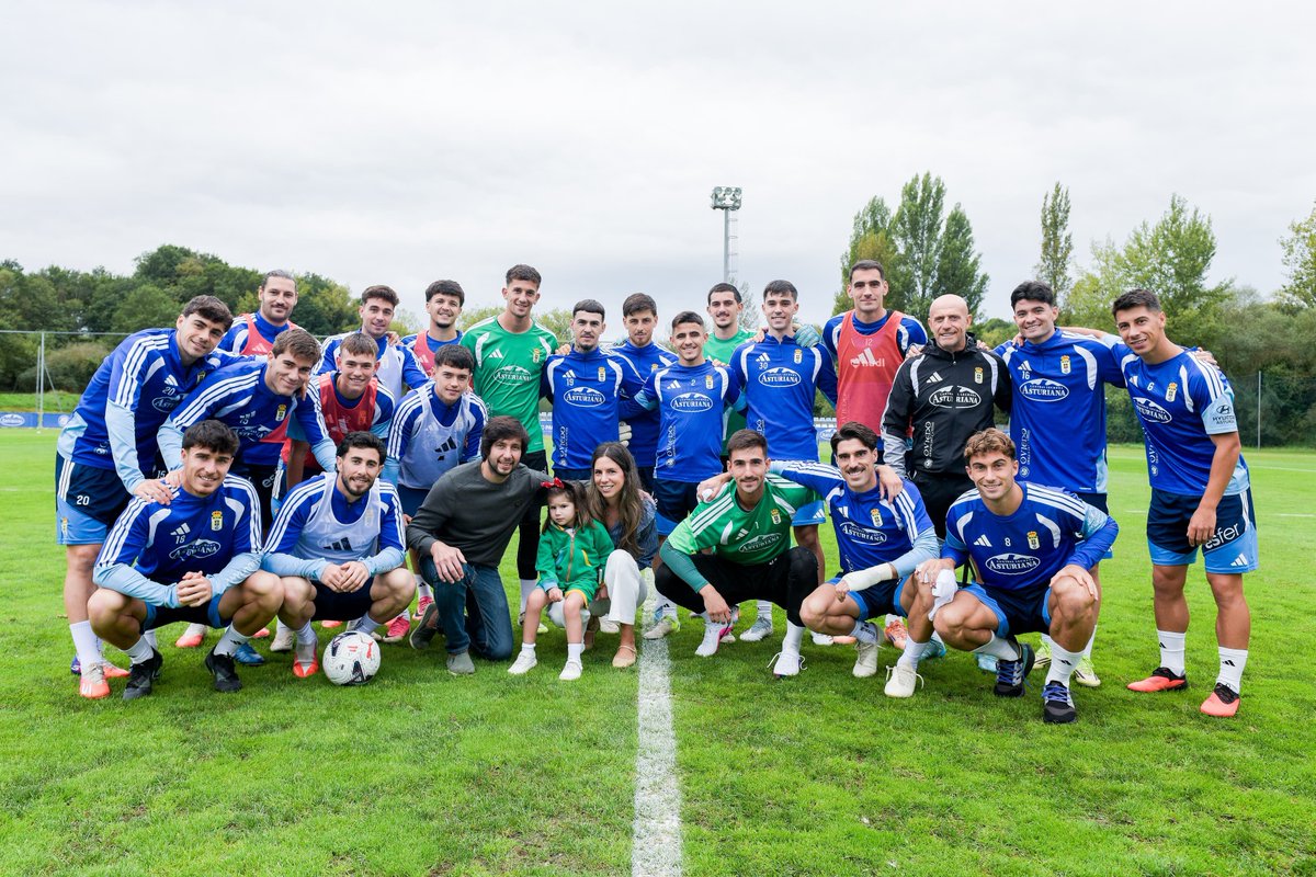 RealOviedo's tweet photo. 🫂 Estamos contigo, pequeña 💙

Vamos, oviedistas: ¡todos juntos podemos conseguirlo! 🫵

🤝 Ayuda aquí https://t.co/0HfrIADg93

#yocaminoconCarlota
#RealOviedo 🔵⚪️ https://t.co/YwPeGbnqjq