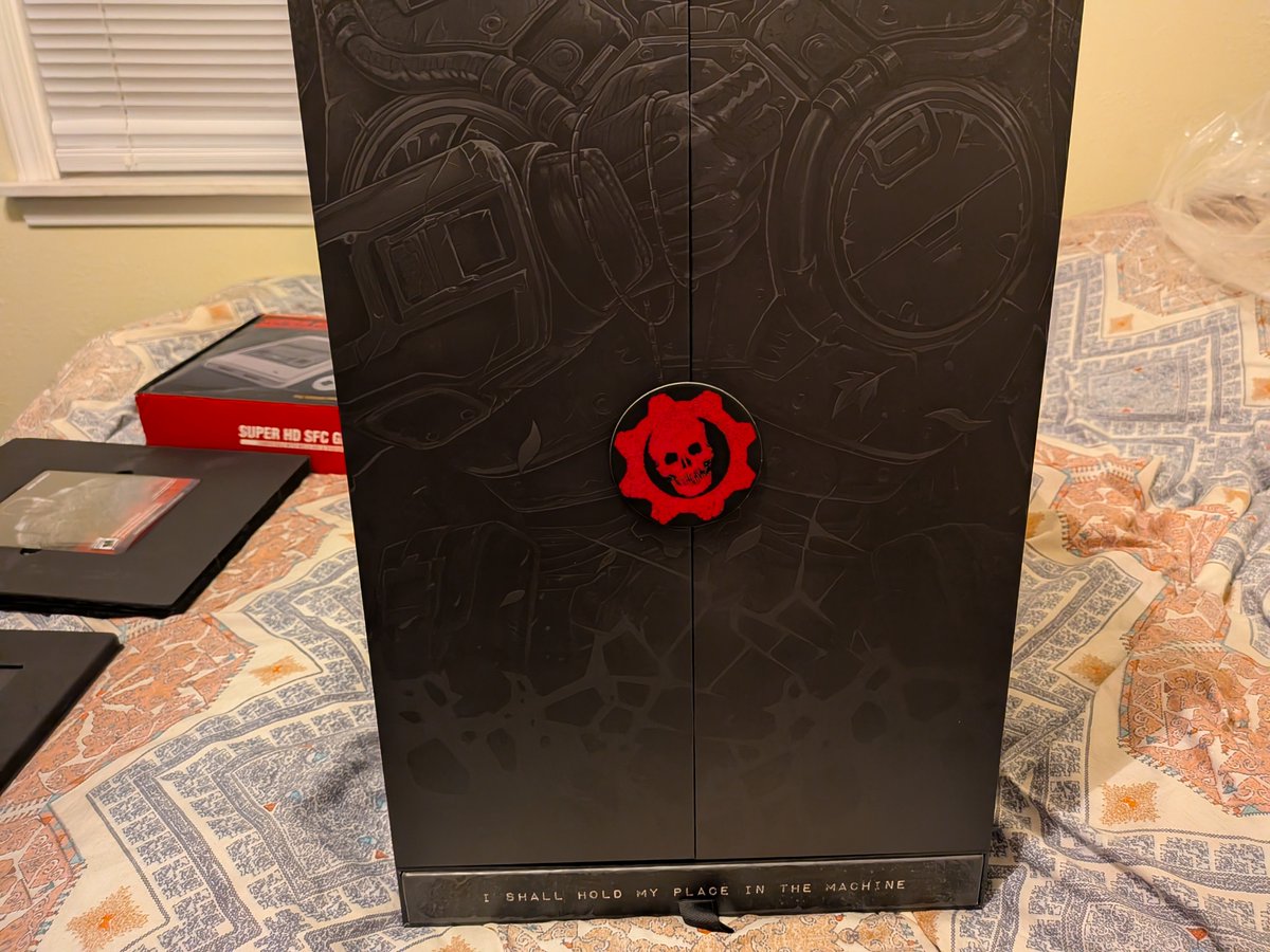 RockTired's tweet photo. @GearsofWar @XBOX I love the collectors edition guys. Can't wait to play the game!!! https://t.co/9c57P5SWzH