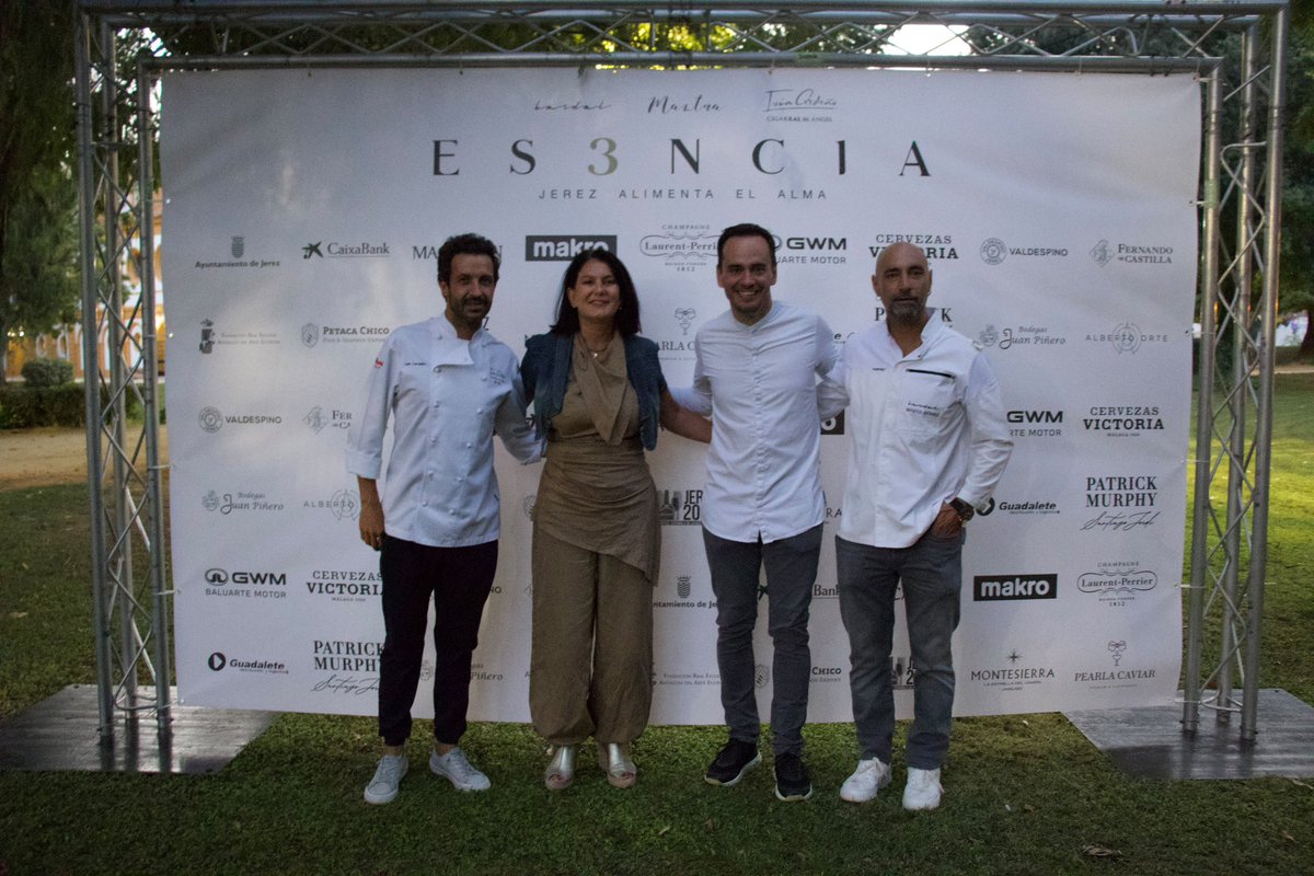 RealEscuela's tweet photo. 🔊🔊Celebramos en los ⛲️jardines de nuestra Institución el evento 👉🏻‘Esencia’, que contó con la asistencia de la delegada territorial de Turismo, Justicia, Desregulación y Administración Local de la Junta de Andalucía, María Jesús Herencia https://t.co/92UCi1uSAn