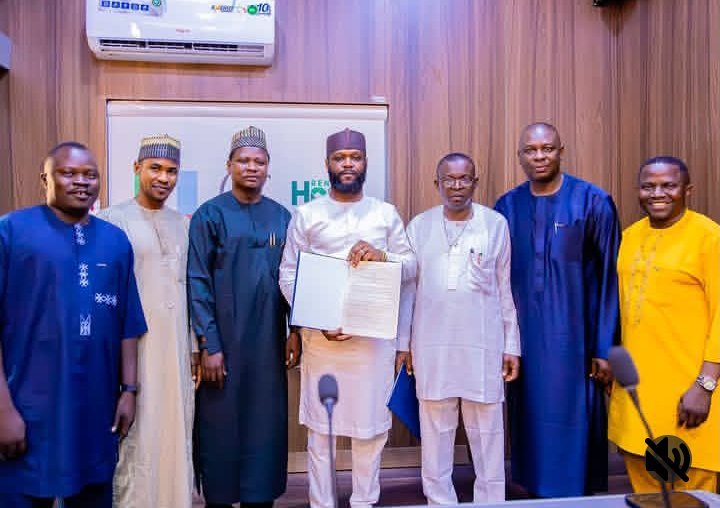 nateiq's tweet photo. SEYI TINUBU @STinubu, ESQ. — A NAME MAKING A HISTORIC IMPACT.

Some moments become more than just moments; they become part of history.

Bringing Christian and Muslim youth organisations together to promote peace, tolerance, peaceful coexistence, mutual understanding, and responsible participation in Nigeria.

A shared commitment to unity, dialogue, and a more peaceful future for our nation. 🇳🇬
@seyitinubulover