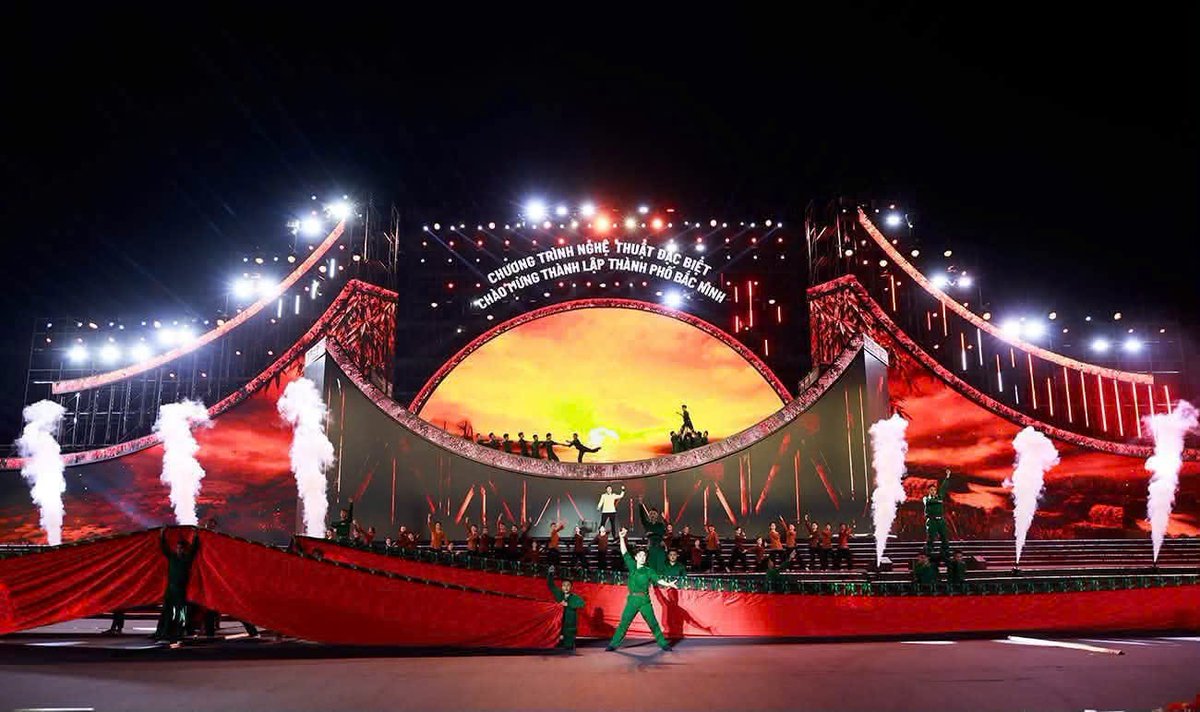 YESTECH_LED's tweet photo. MG9 Lights Up Bac Ninh's New Chapter
At the center of the stage,330+ sqm of YES TECH MG9 Outdoor P3.9 formed the distinctive circular visual structure, bringing dynamic visuals to the heart of the show.
"I feel very confident having YES TECH by my side."
@Giáp Lam Sơn@yestech.vn https://t.co/a4a8KkMWI1