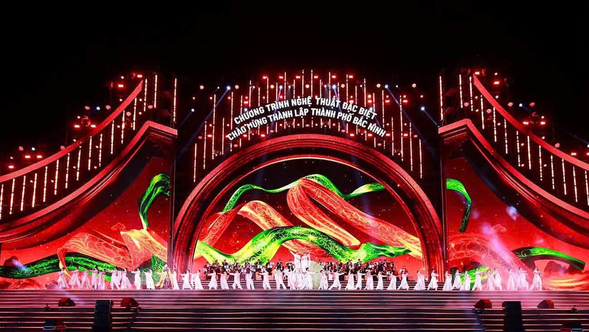 YESTECH_LED's tweet photo. MG9 Lights Up Bac Ninh's New Chapter
At the center of the stage,330+ sqm of YES TECH MG9 Outdoor P3.9 formed the distinctive circular visual structure, bringing dynamic visuals to the heart of the show.
"I feel very confident having YES TECH by my side."
@Giáp Lam Sơn@yestech.vn https://t.co/a4a8KkMWI1