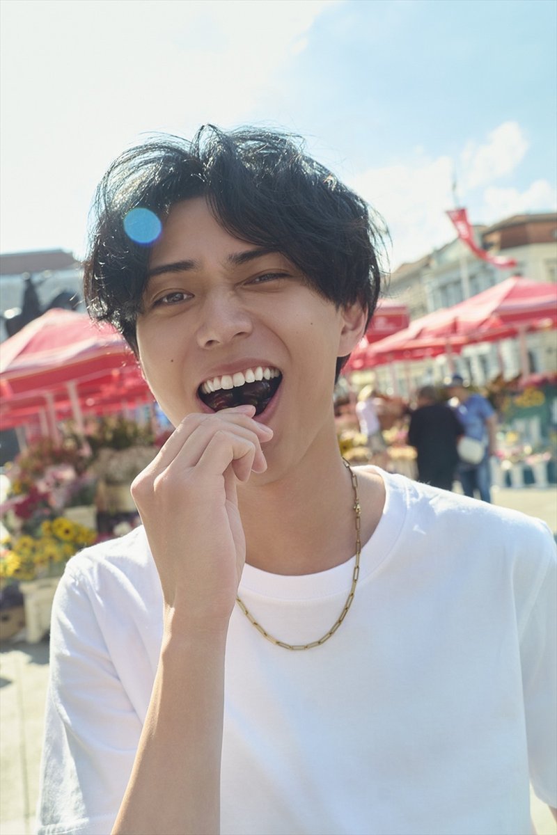 crank_in_net's tweet photo. 永瀬廉1st写真集＆エッセイ本のタイトルが決定!!
通常版カバーも解禁👏
写真集は『Ljubav』、エッセイ本は『日日恋廉』
タイトルに込めた思いはこちら▼
https://t.co/qWPIb05yMf https://t.co/wYot1r7Ewu
