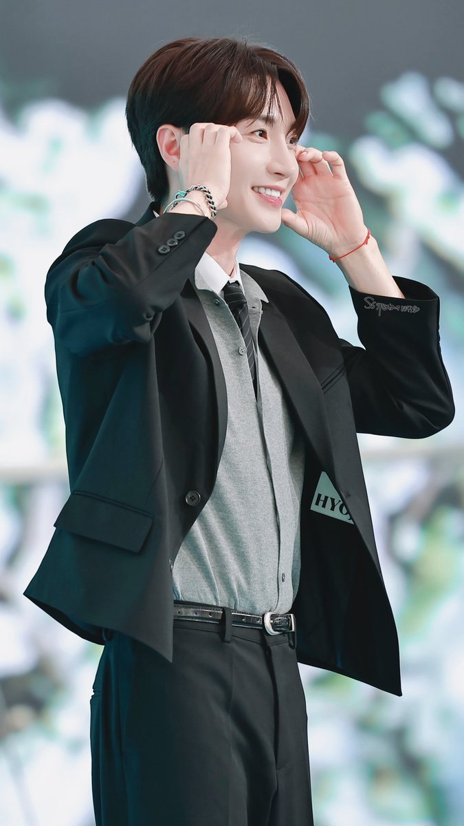 Ssspecial1004's tweet photo. 260930 Halo Mavis 기자회

저녁 두 번째 라이브도 화이팅 ˃̵ ֊ ˂̵꧞
@special1004
#leeteuk #이특 #박정수  
#83line #superjunior83z  
#superjunior #슈퍼주니어 https://t.co/656OElTkS6