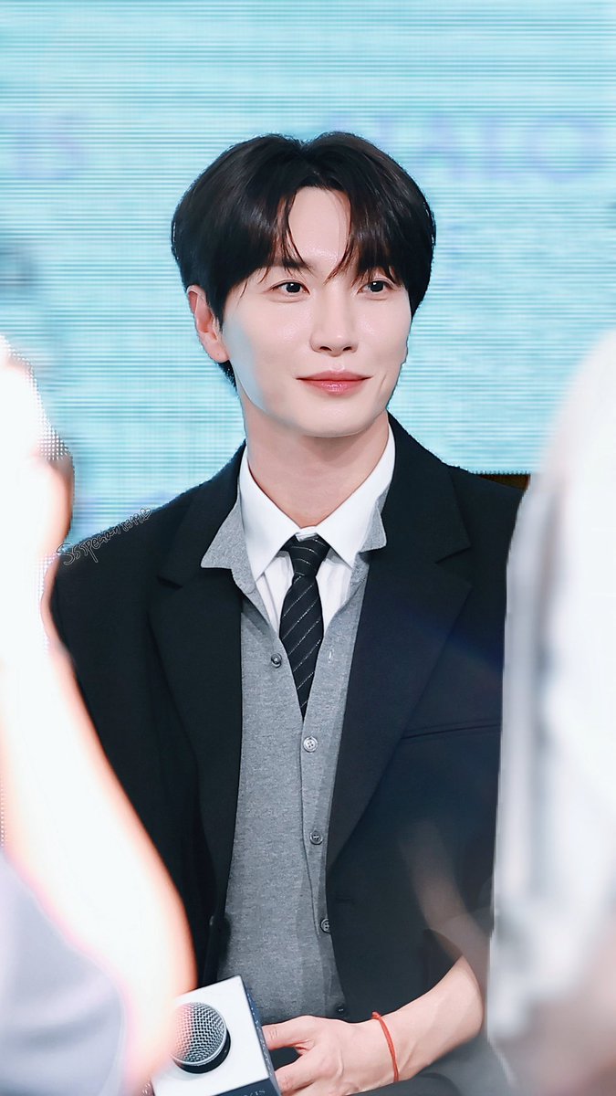 Ssspecial1004's tweet photo. 260930 Halo Mavis 기자회

저녁 두 번째 라이브도 화이팅 ˃̵ ֊ ˂̵꧞
@special1004
#leeteuk #이특 #박정수  
#83line #superjunior83z  
#superjunior #슈퍼주니어 https://t.co/656OElTkS6